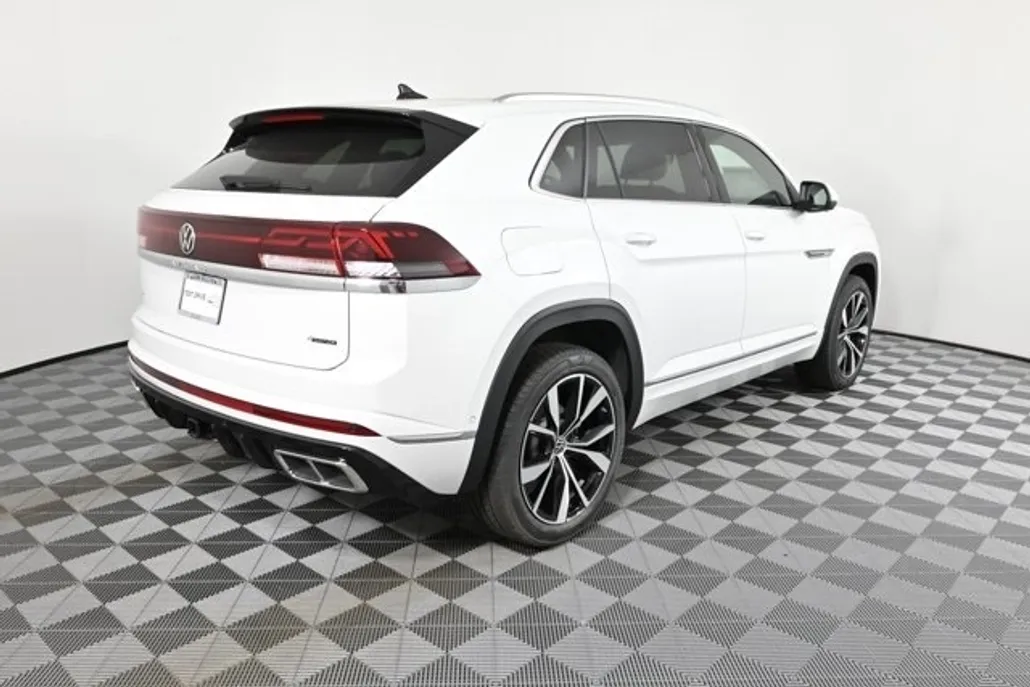 2026 Volkswagen Atlas Cross Sport SEL Premium R-Line photo 1