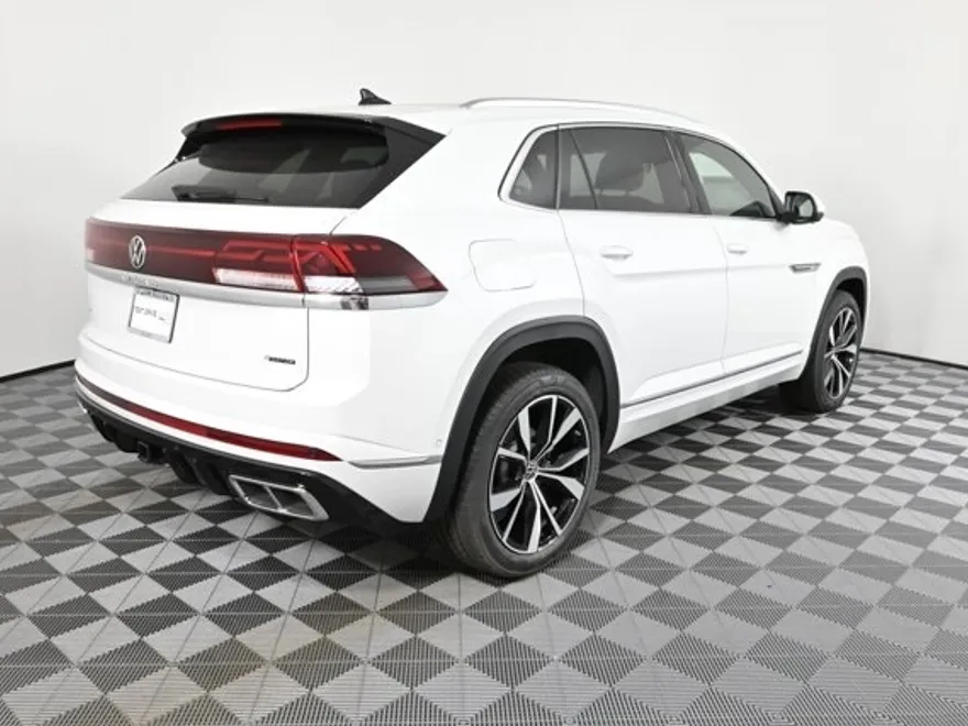 2026 Volkswagen Atlas Cross Sport SEL Premium R-Line photo 1
