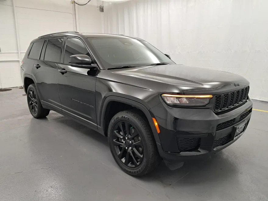 2022 Jeep Grand Cherokee Altitude photo 2