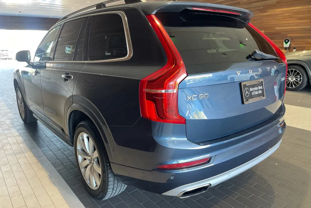 2018 Volvo XC90 Momentum photo 1