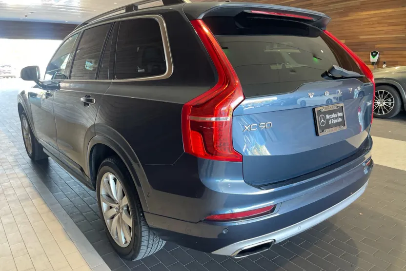 2018 Volvo XC90 Momentum photo 1