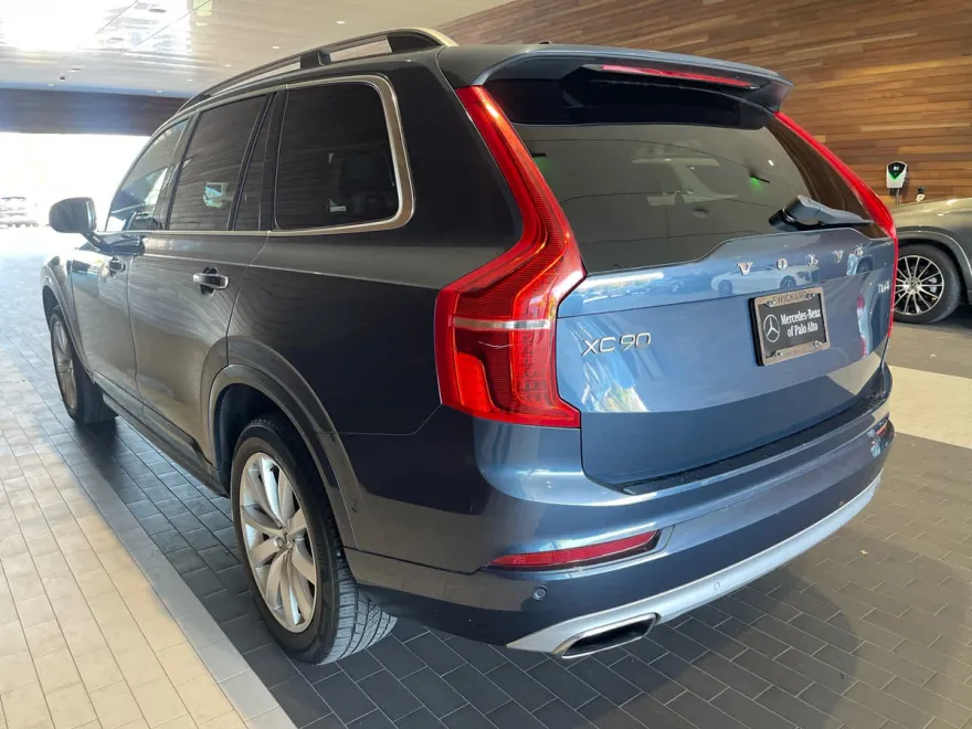 2018 Volvo XC90 Momentum photo 1