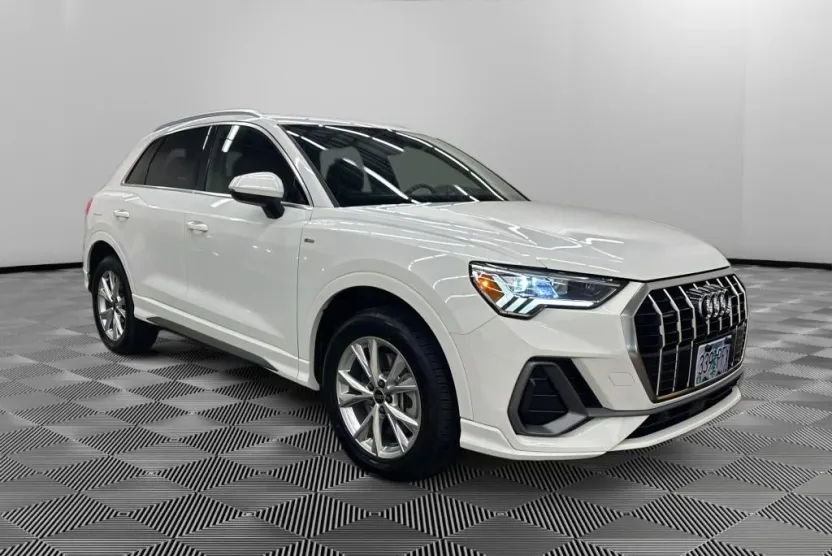 2023 Audi Q3 S line Premium photo 1