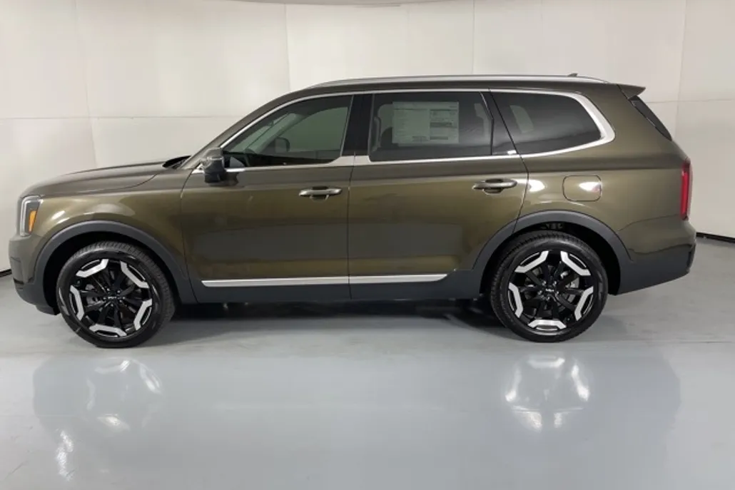 2025 Kia Telluride S photo 1