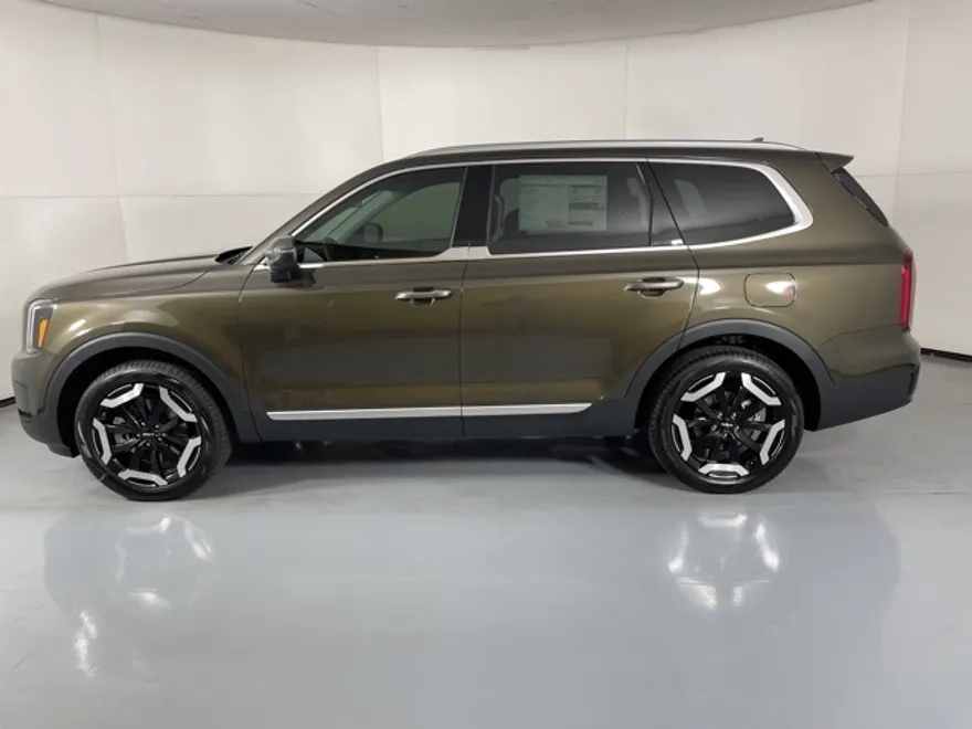 2025 Kia Telluride S photo 1