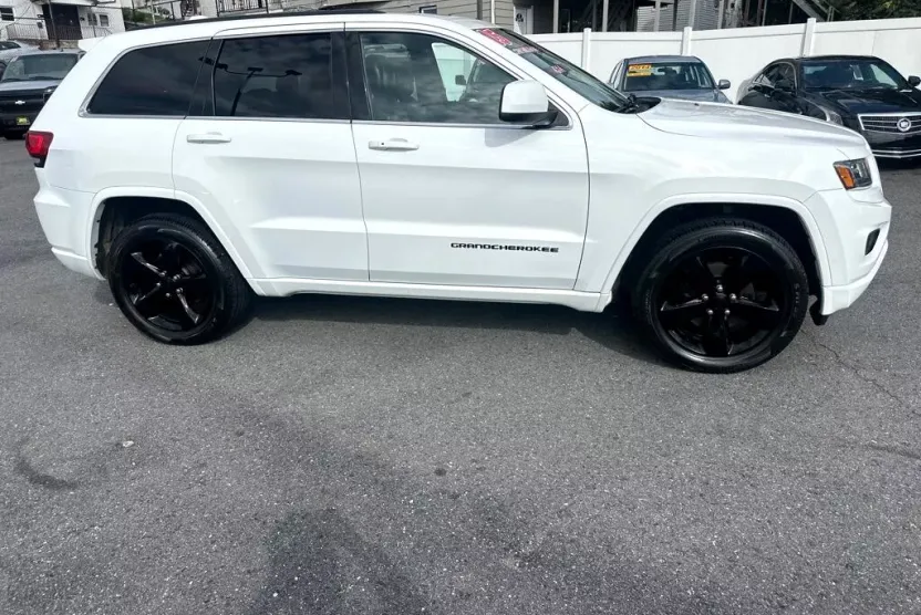 2015 Jeep Grand Cherokee Altitude photo 1