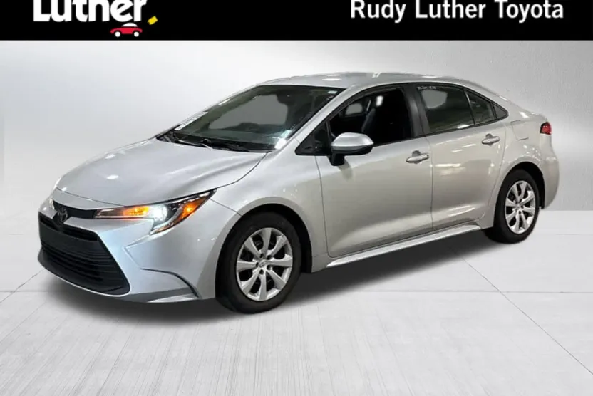 2023 Toyota Corolla LE photo 1