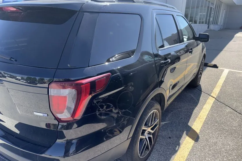 2017 Ford Explorer Sport photo 1