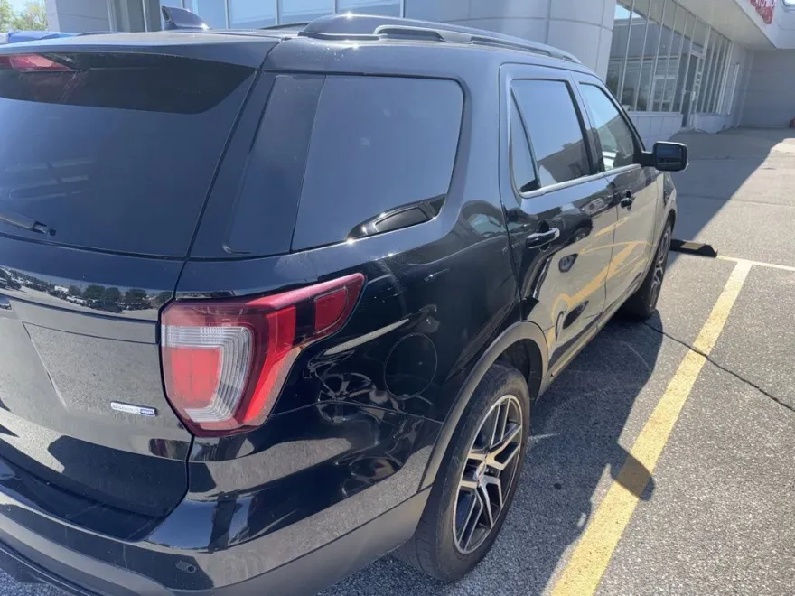 2017 Ford Explorer Sport photo 1