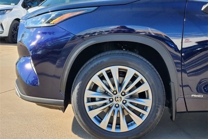 2025 Toyota Highlander Hybrid Platinum photo 1