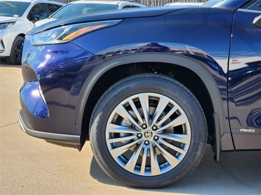 2025 Toyota Highlander Hybrid Platinum photo 1