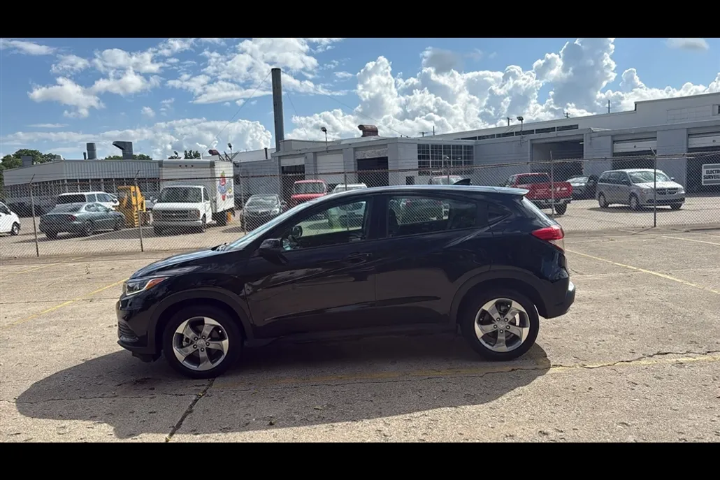 2022 Honda HR-V LX photo 1