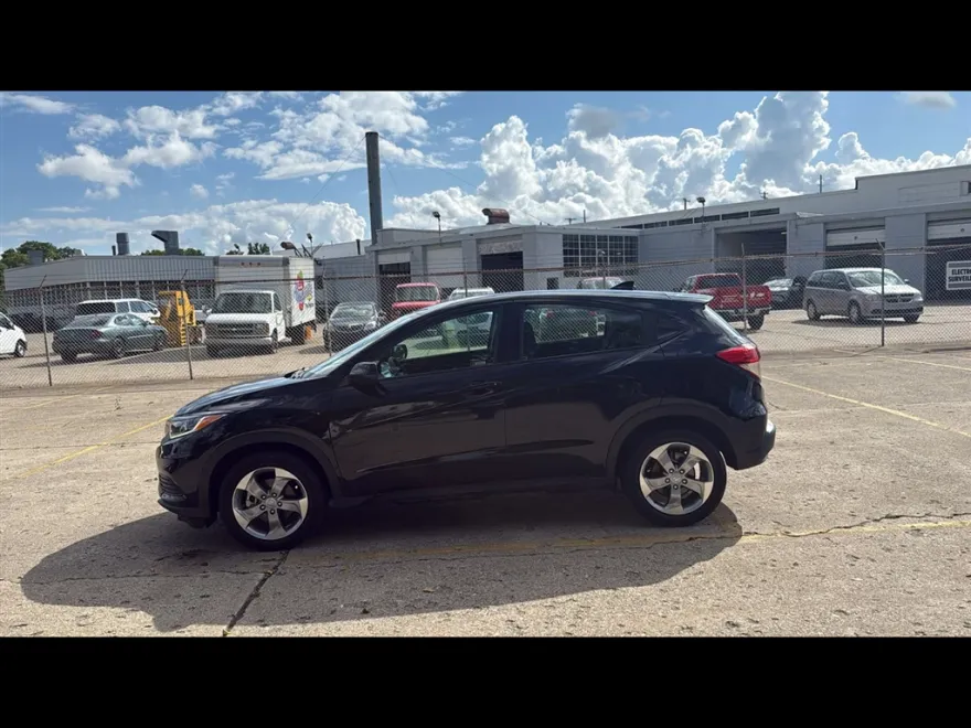 2022 Honda HR-V LX photo 1