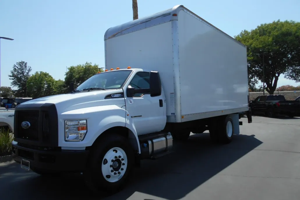 2024 Ford F-650 Base photo 1