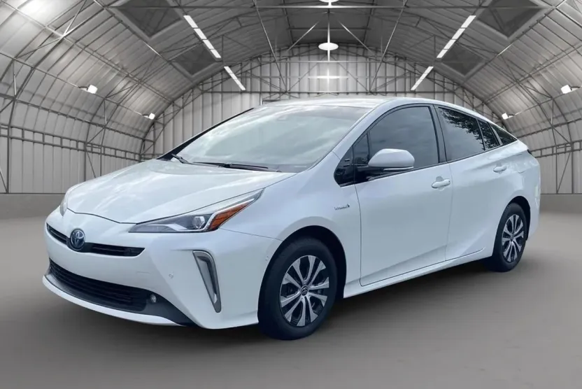2019 Toyota Prius XLE photo 1