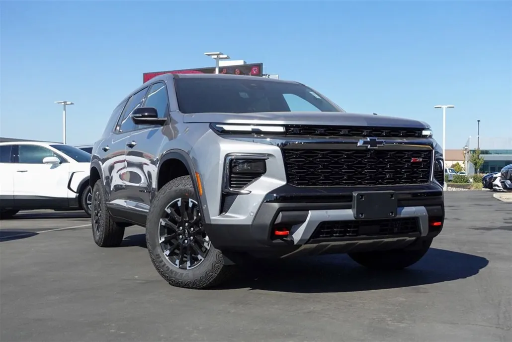2026 Chevrolet Traverse Z71 photo 1