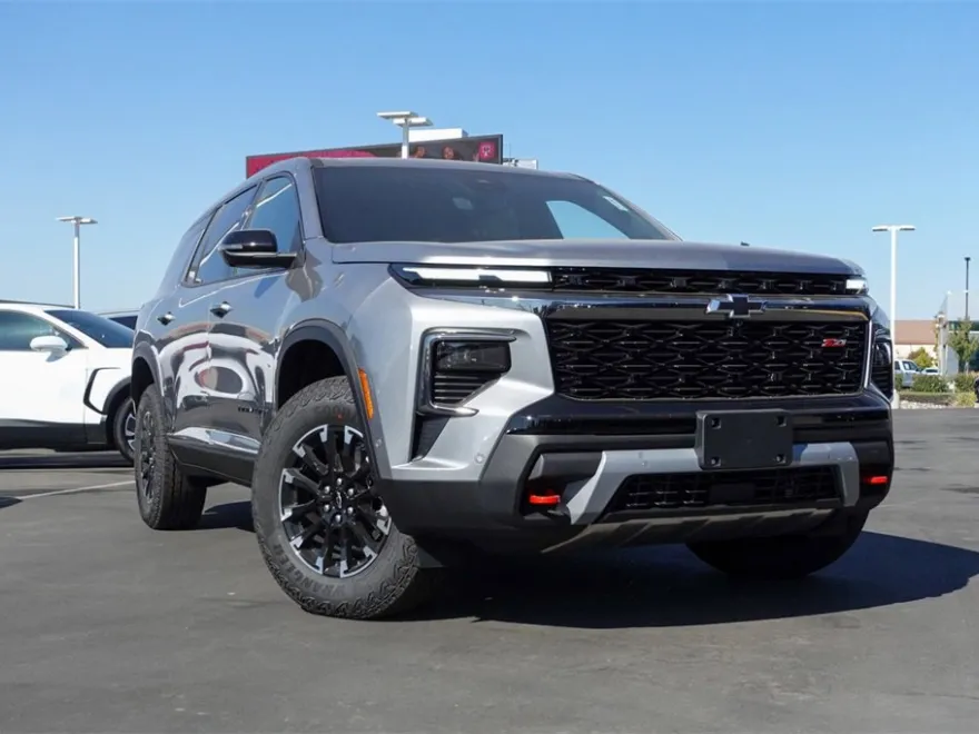 2026 Chevrolet Traverse Z71 photo 1