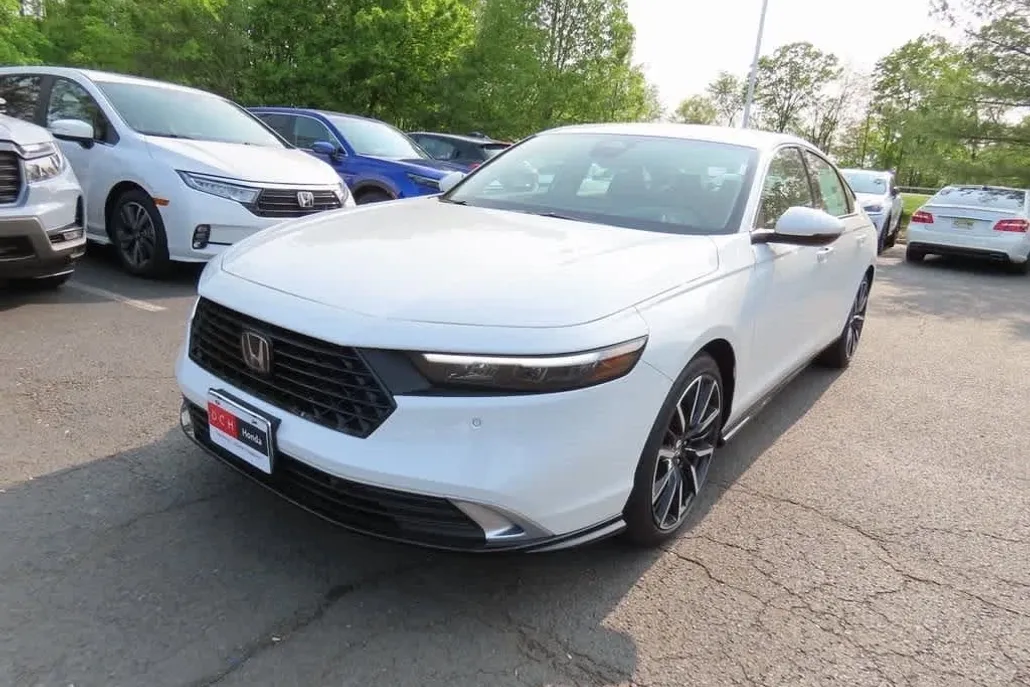 2025 Honda Accord Hybrid Touring photo 1