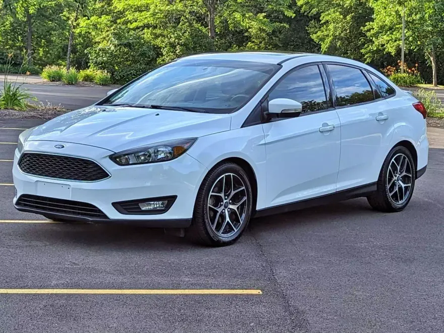 2017 Ford Focus SEL photo 1