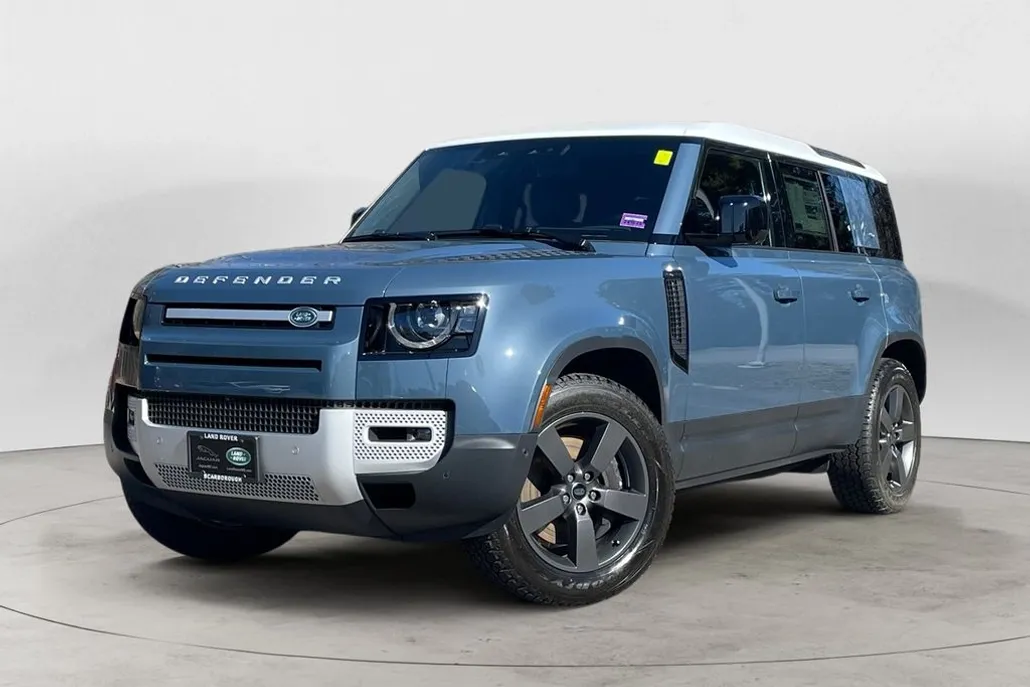 2024 Land Rover Defender 110 SE photo 1