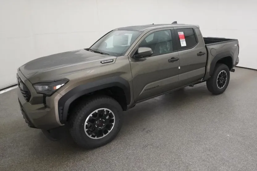 2025 Toyota Tacoma TRD Off-Road 4x4 Double Cab photo 1