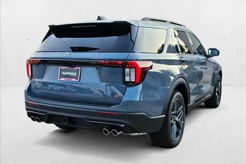 2025 Ford Explorer ST photo 1