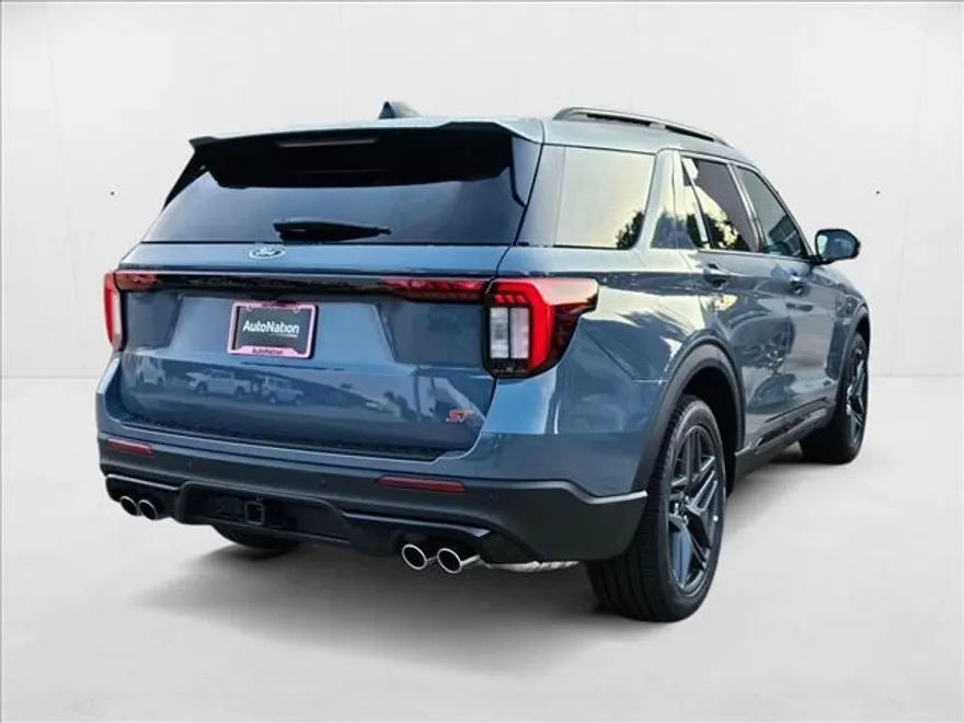 2025 Ford Explorer ST photo 1