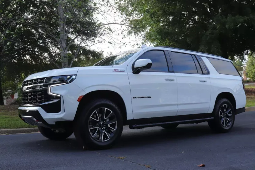 2022 Chevrolet Suburban Z71 photo 1