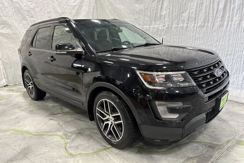 2017 Ford Explorer Sport photo 1