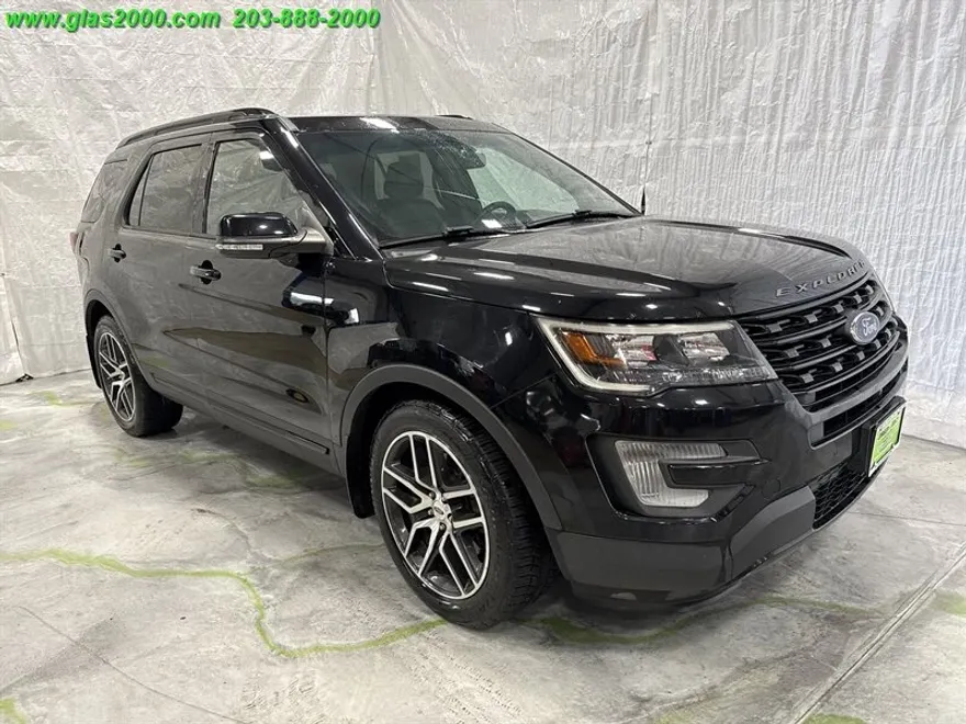 2017 Ford Explorer Sport photo 1
