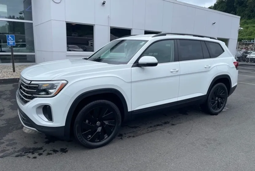 2024 Volkswagen Atlas SE Technology photo 1