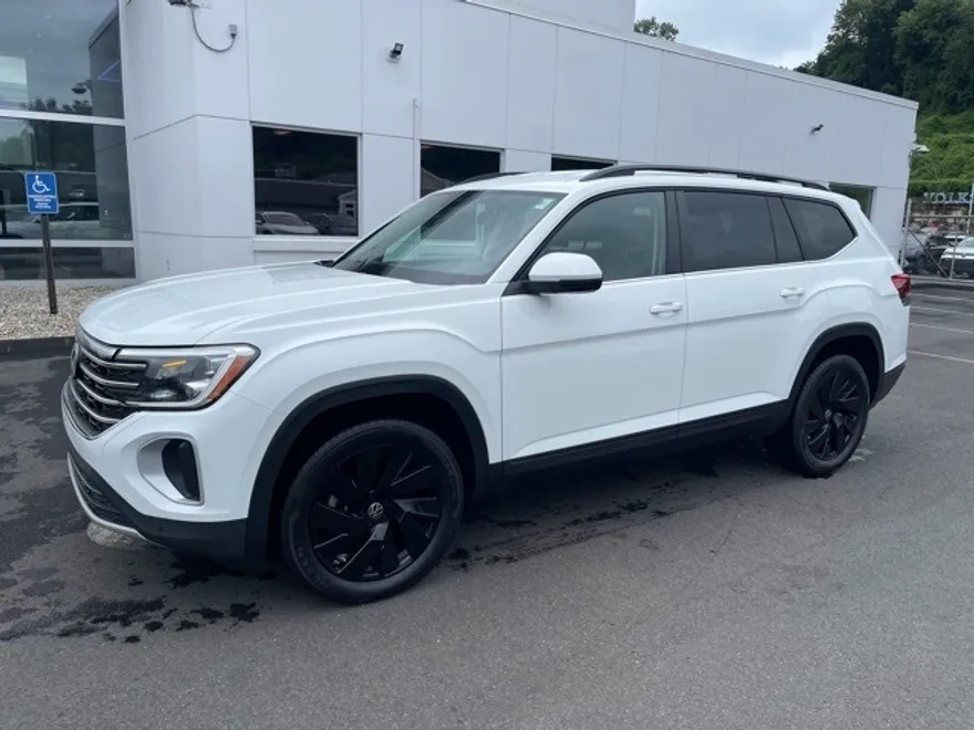 2024 Volkswagen Atlas SE Technology photo 1