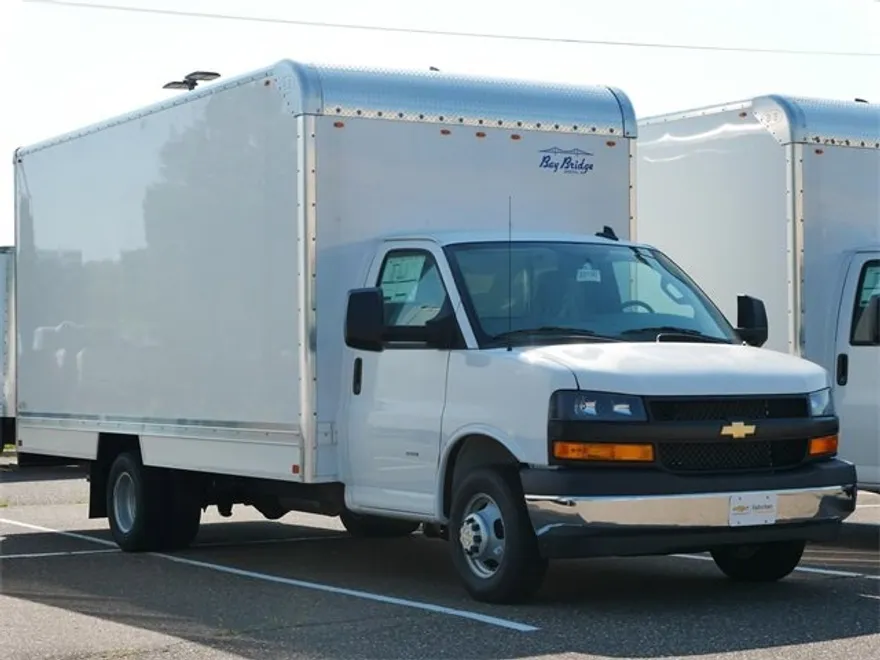 2025 Chevrolet Express Cutaway 3500 photo 1