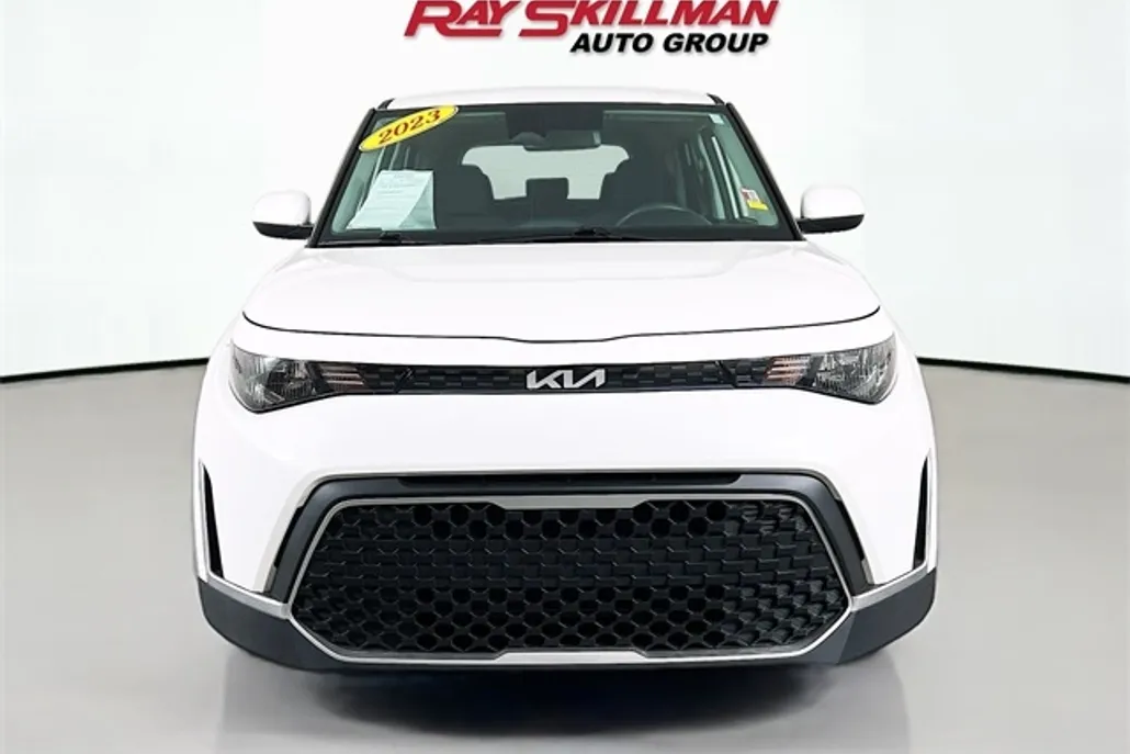 2023 Kia Soul LX photo 1