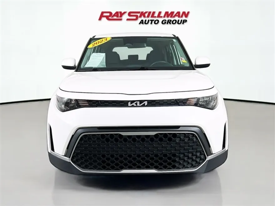 2023 Kia Soul LX photo 1