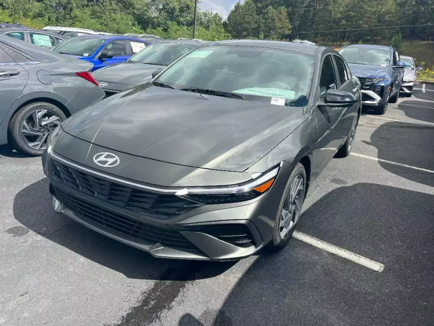 2025 Hyundai Elantra SEL Sport photo 1