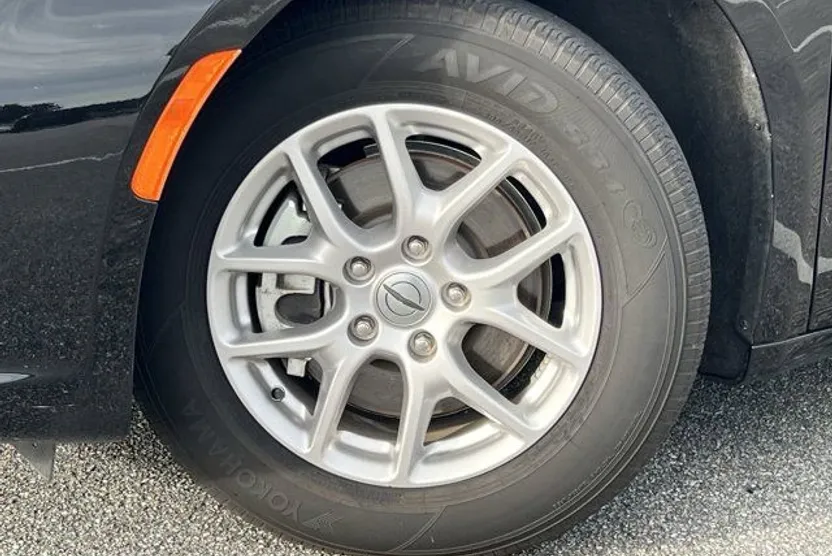 2024 Chrysler Pacifica Touring L photo 1