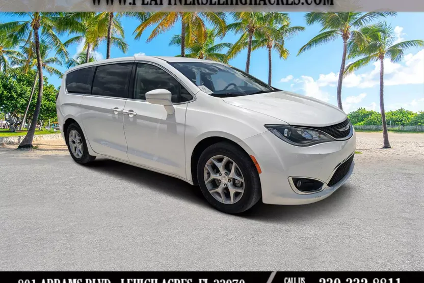 2018 Chrysler Pacifica Touring Plus photo 1