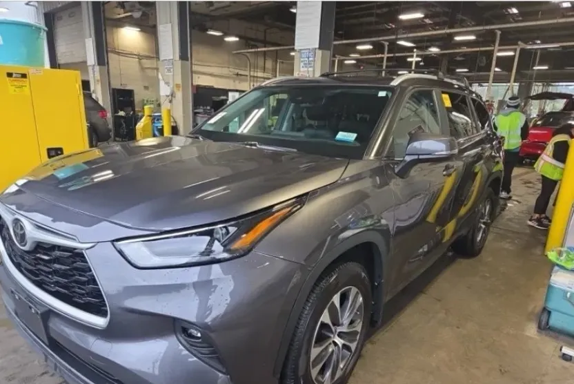 2024 Toyota Highlander XLE photo 1