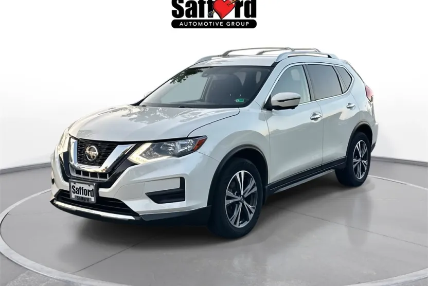 2019 Nissan Rogue SV photo 1