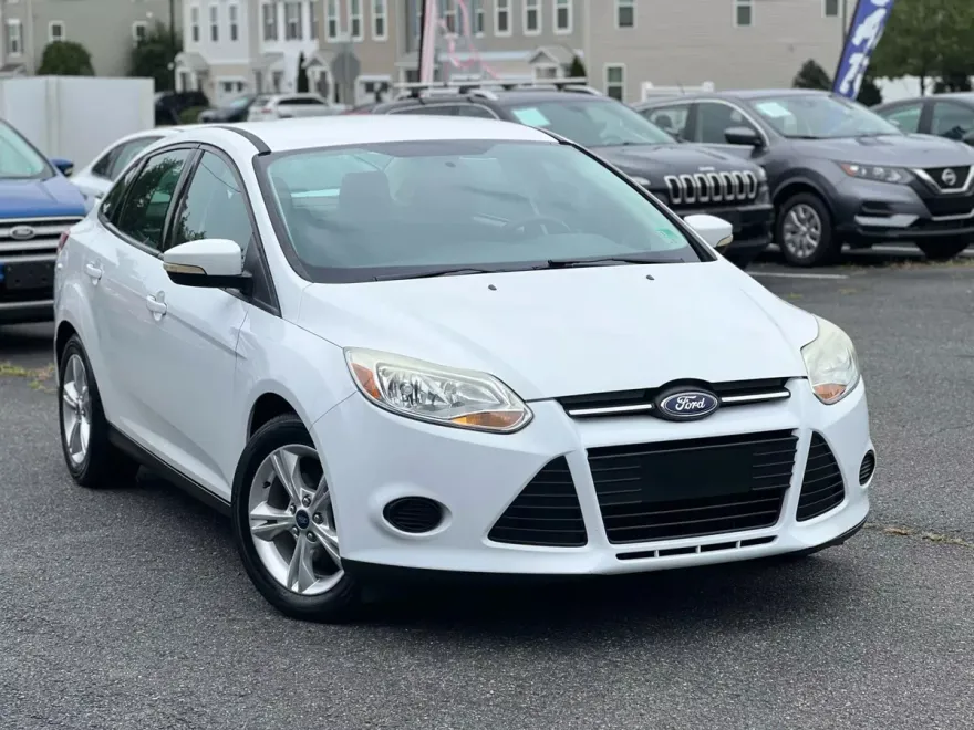 2014 Ford Focus Sedan photo 1