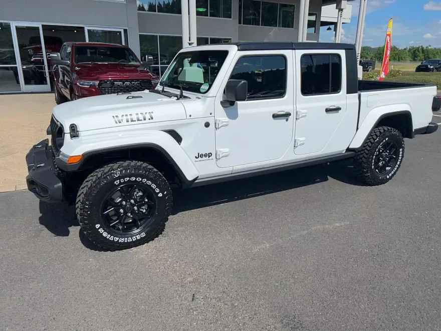 2025 Jeep Gladiator Willys photo 1