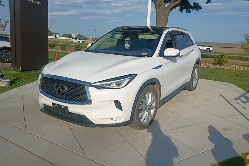 2019 Infiniti QX50 Essential photo 1