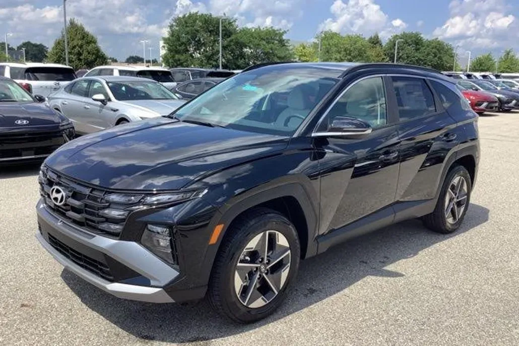 2025 Hyundai Tucson SE photo 1