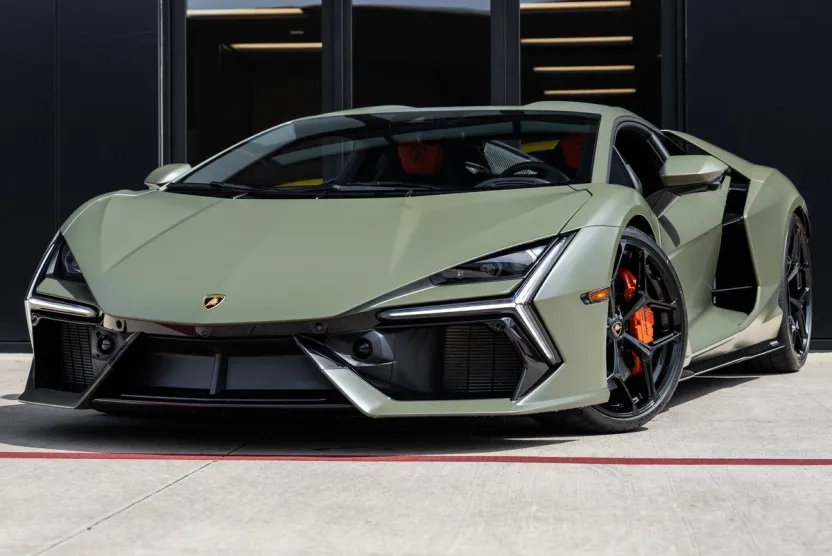 2024 Lamborghini Revuelto photo 1