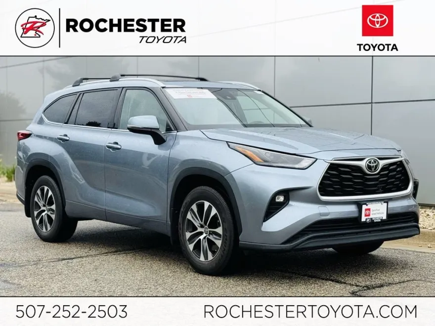 2022 Toyota Highlander XLE photo 1