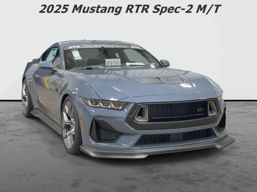 2025 Ford Mustang GT photo 1