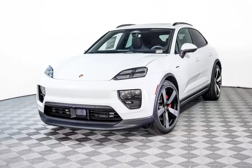 2025 Porsche Macan Electric photo 1