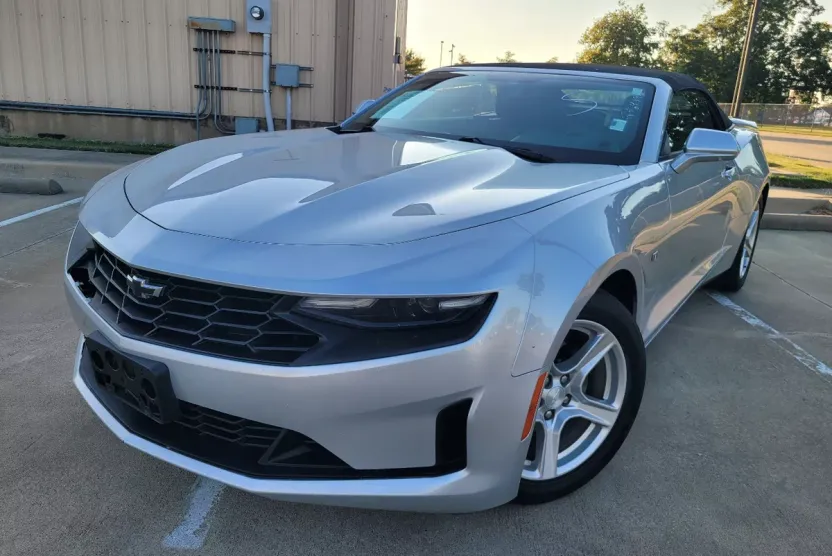 2019 Chevrolet Camaro 1LT photo 1