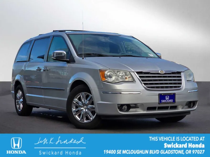 2009 Chrysler Town & Country Limited photo 1